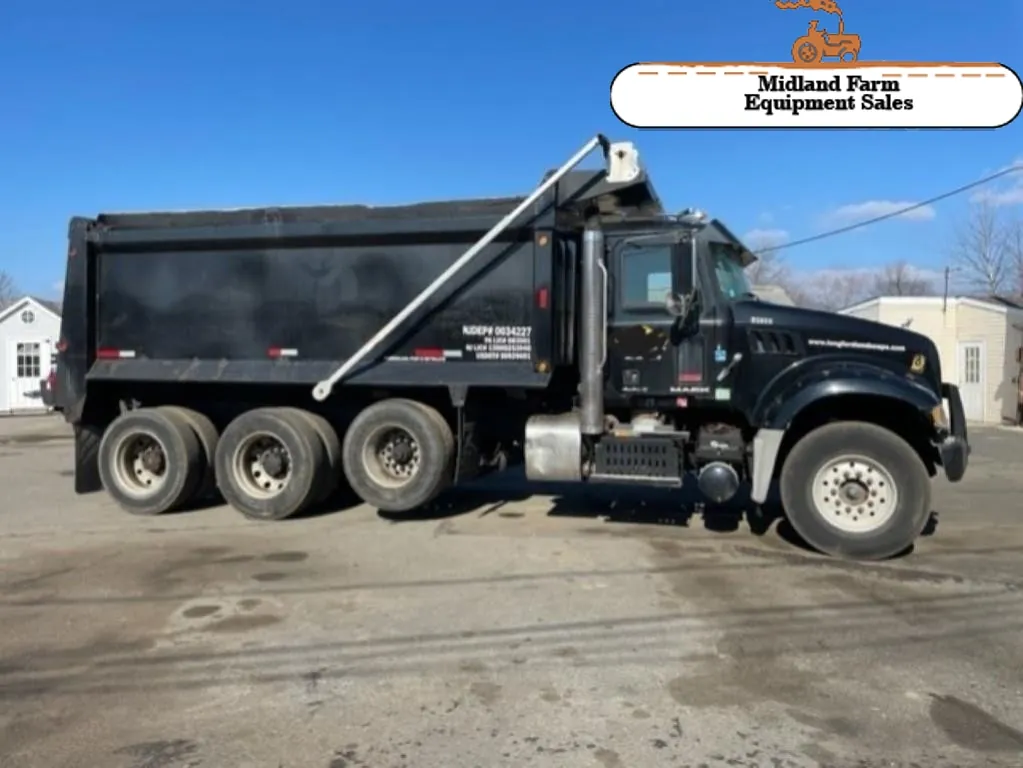 2014 Mack Granite GU713